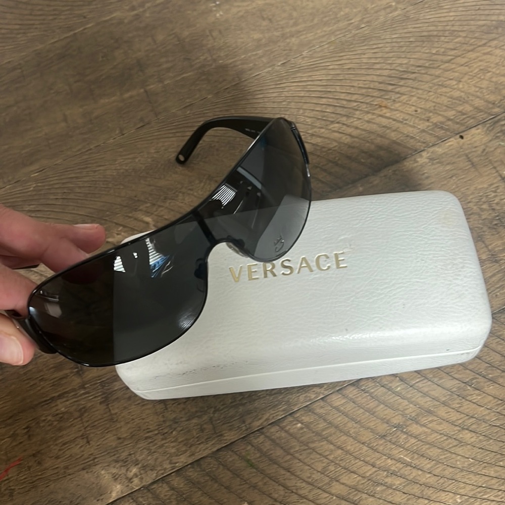 Versace sunglasses excellent  condition mod 2101